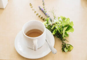فوائد الشاي الاخضر المذهلة ومتى يجب تناولة وما هي اضراره