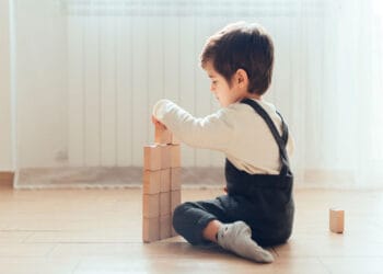 ما هو مرض التوحد وما أعراضة وأسبابة وطريقة العلاج